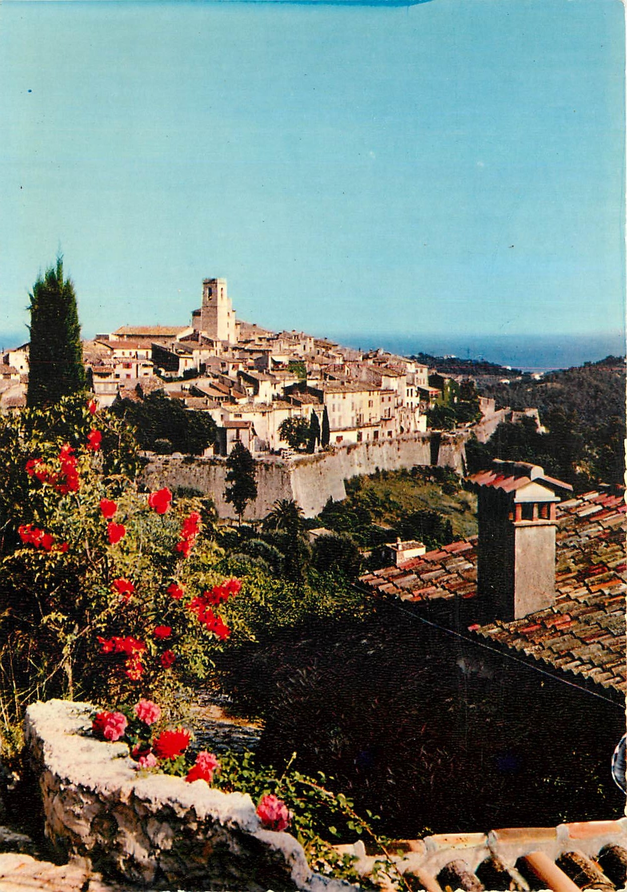 CPM Cote d'Azur Carrefour Mondial du Tourisme Saint Paul vue generale sur la ville et les remparts d