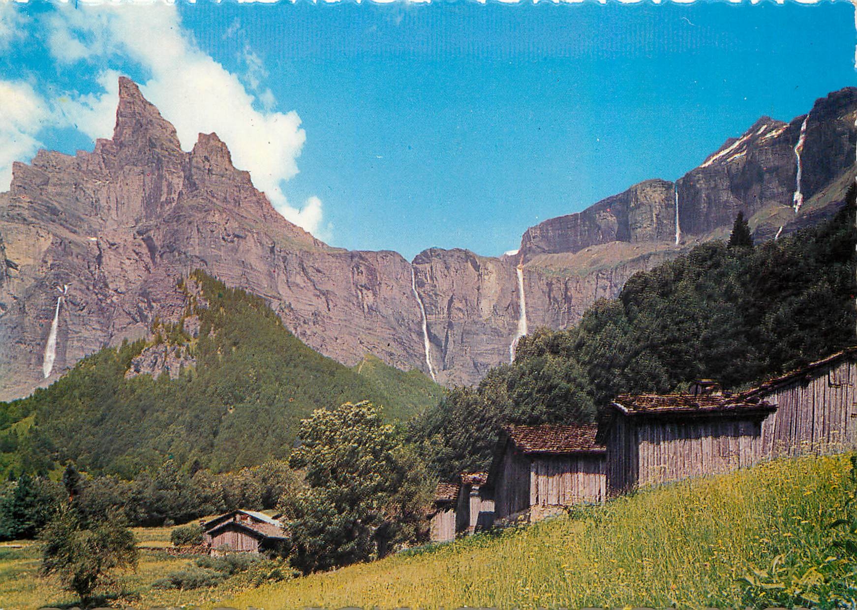 CPM Le Cirque du Fer a Cheval a Sixt (Haute Savoie) Le village des Pellys et les Cascades