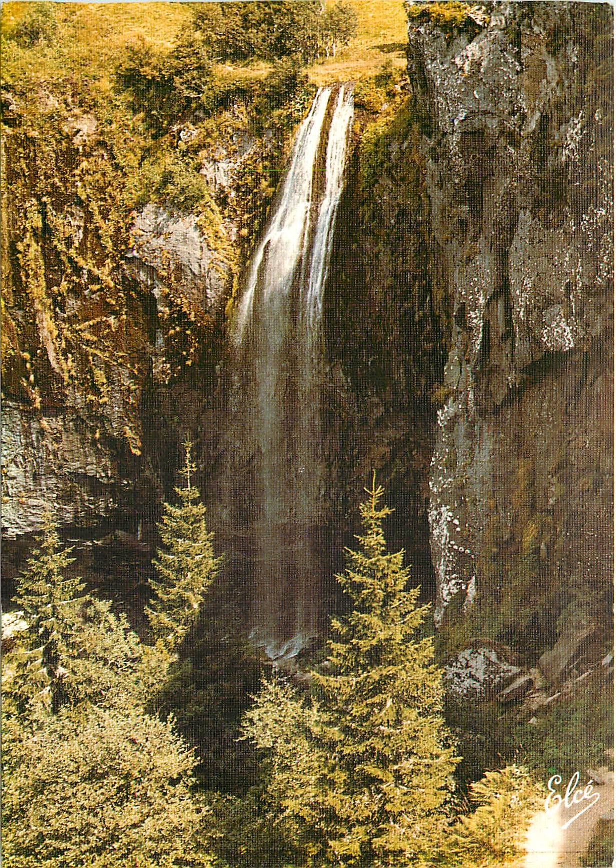 CPM Le Mont Dore la grande Cascade descnedant des plateaux Dubize (Haut de Chute 40 m)