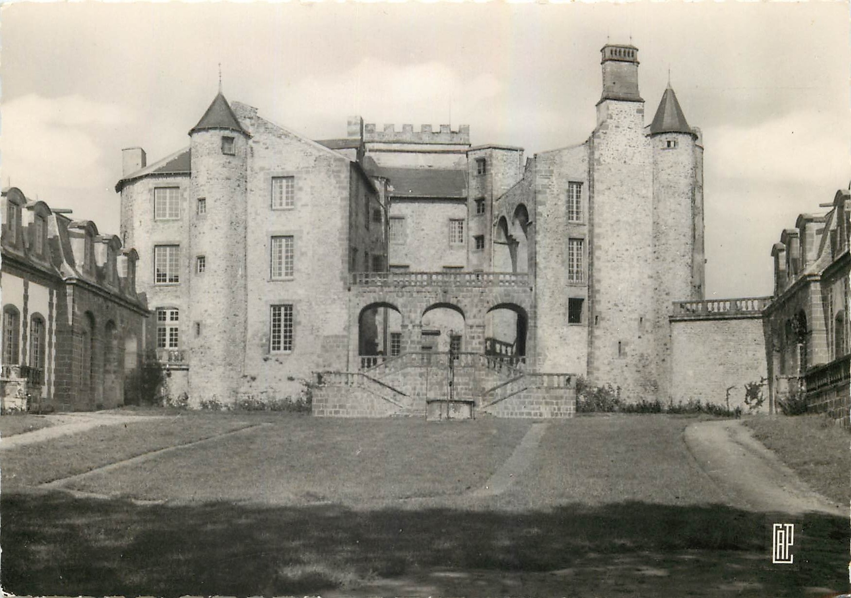 CPM Env de Chatelguyon le chateau de Chazeron