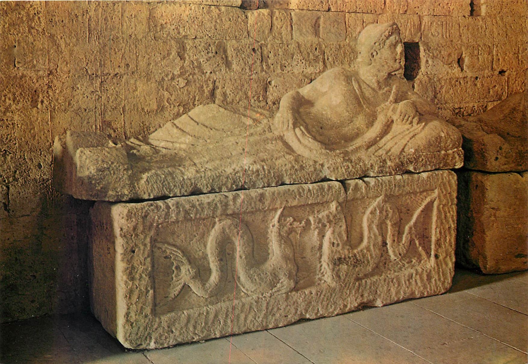 CPM Tuscania Interieur Sarcophage etrusque