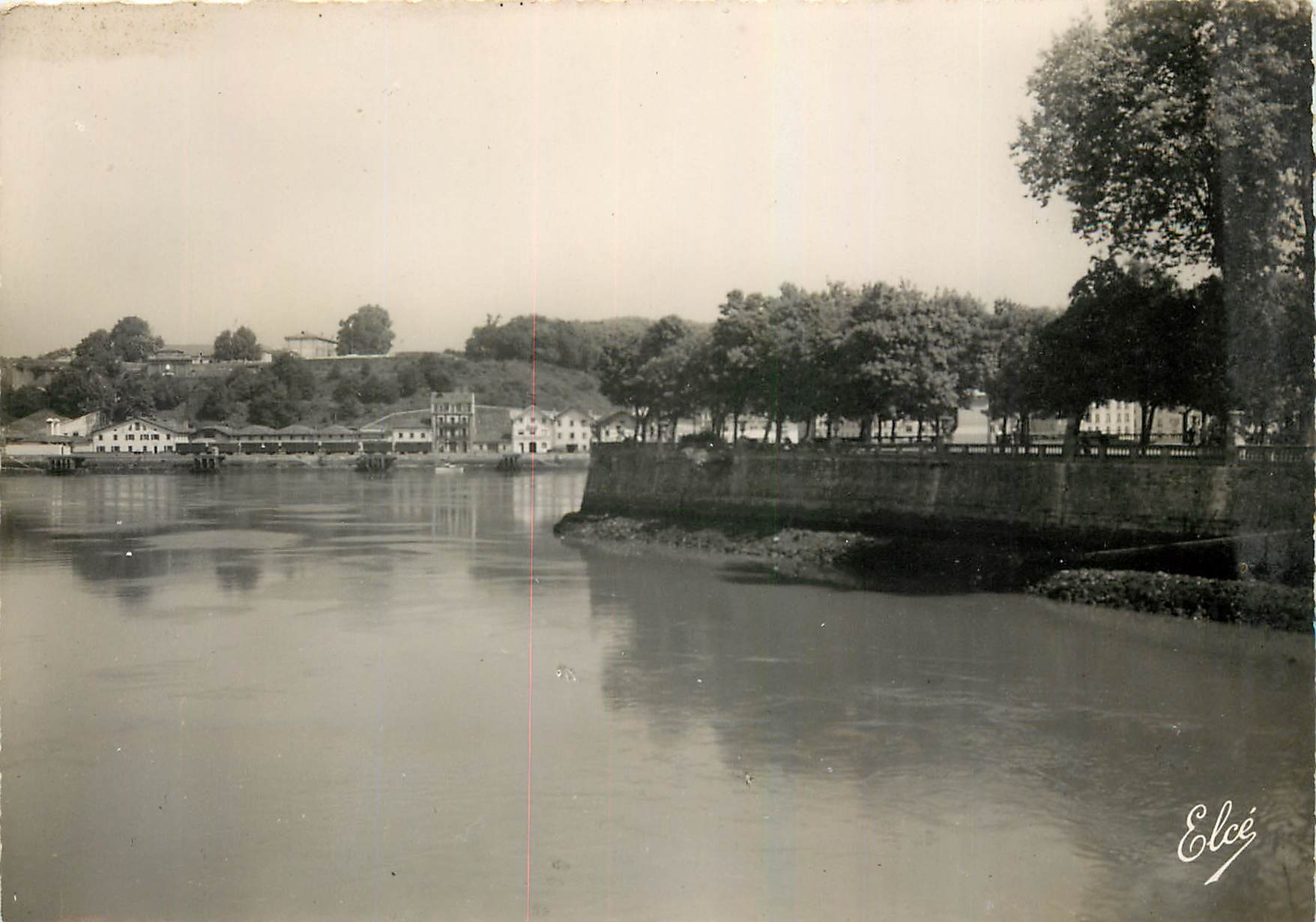 CPM Bayonne (B P) Le reduit au fond la citadelle