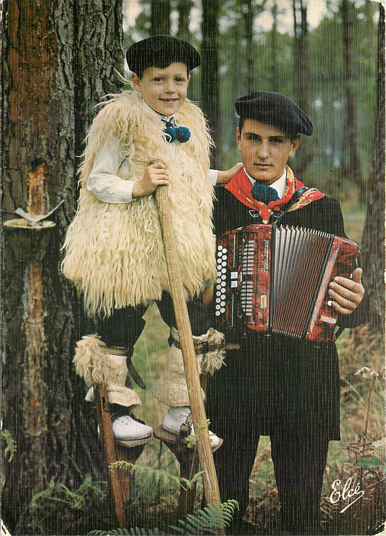 CPM La Lande Groupe Landais Lous Cadetouns