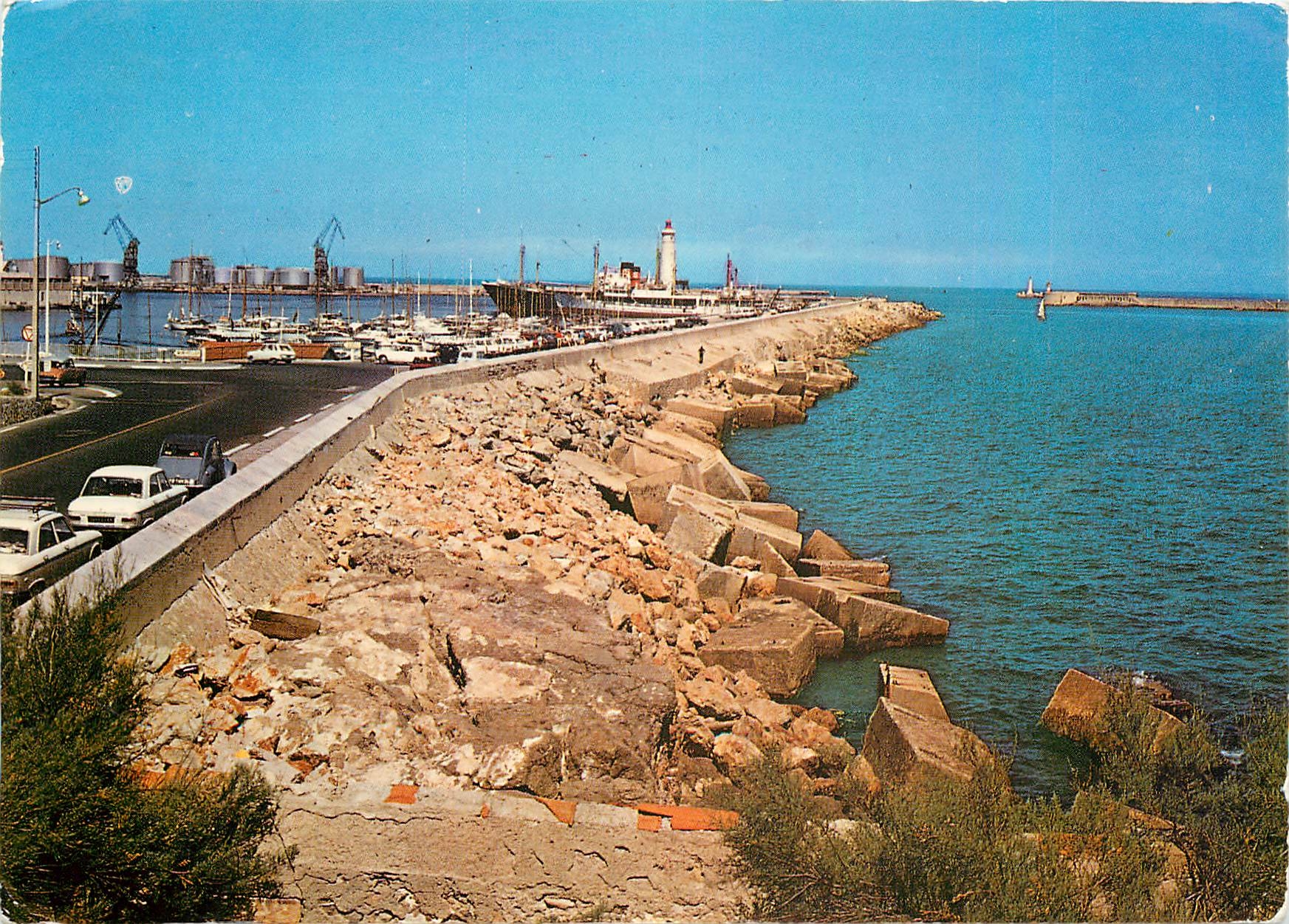 CPM Sete Herault La Jetee et les Phares