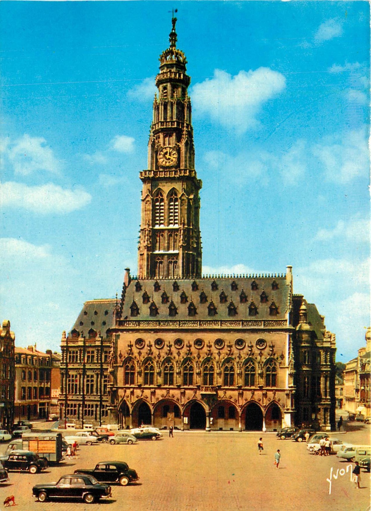 CPM Arras Pas de Calais L'Hotel de Ville et son Beffroi 