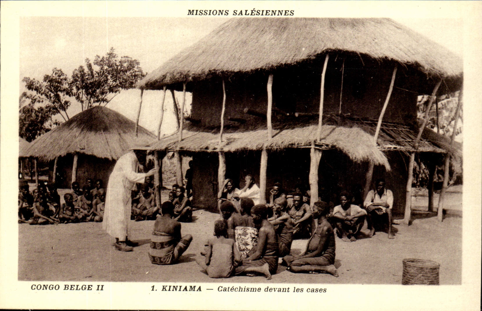 Belgian Congo - CPA- Kiniama - Catechism in front of the boxes Salesiennes Mission