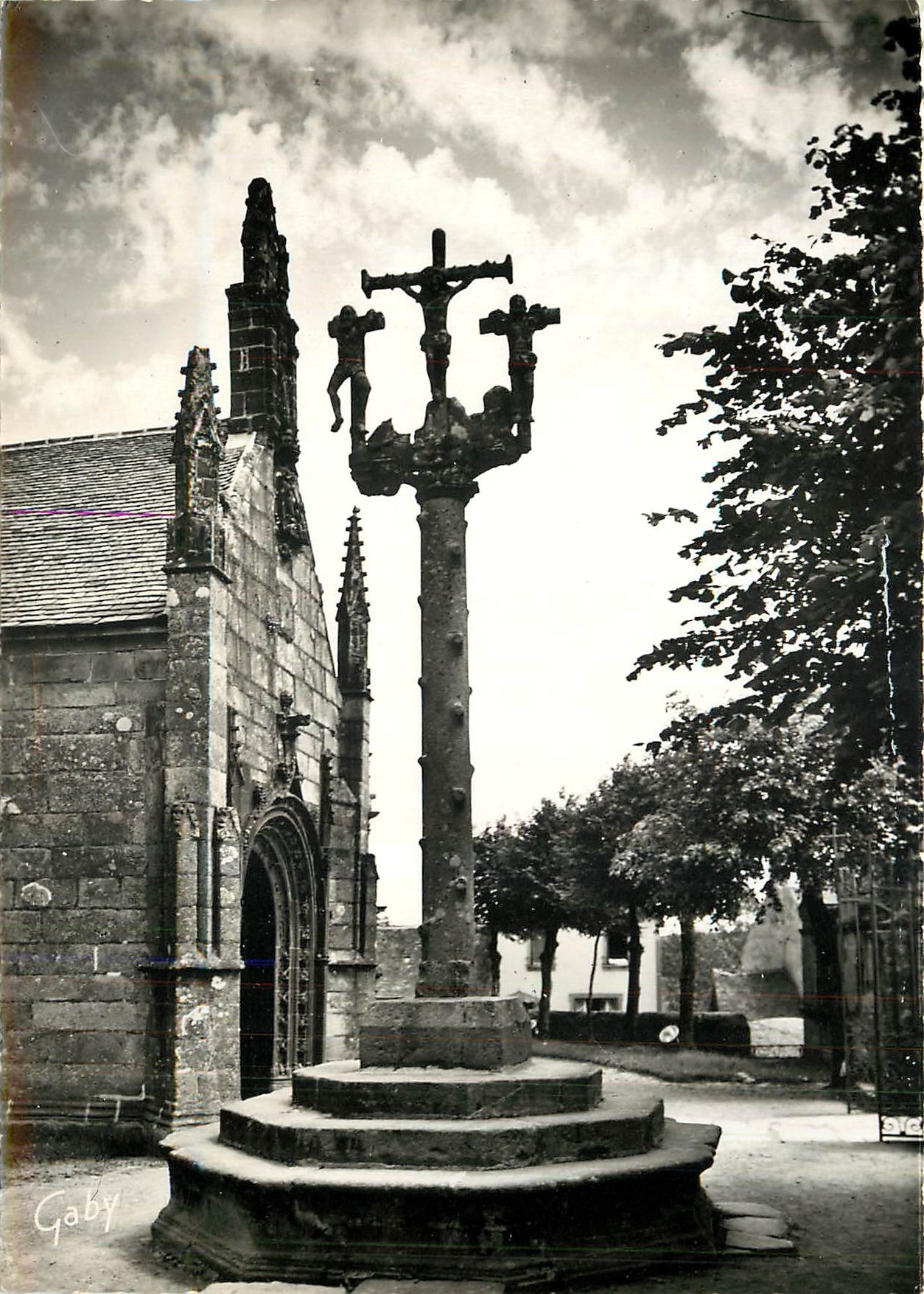 CPA Lampaul Guimiliau Finistere Le Calvaire et le Porche 