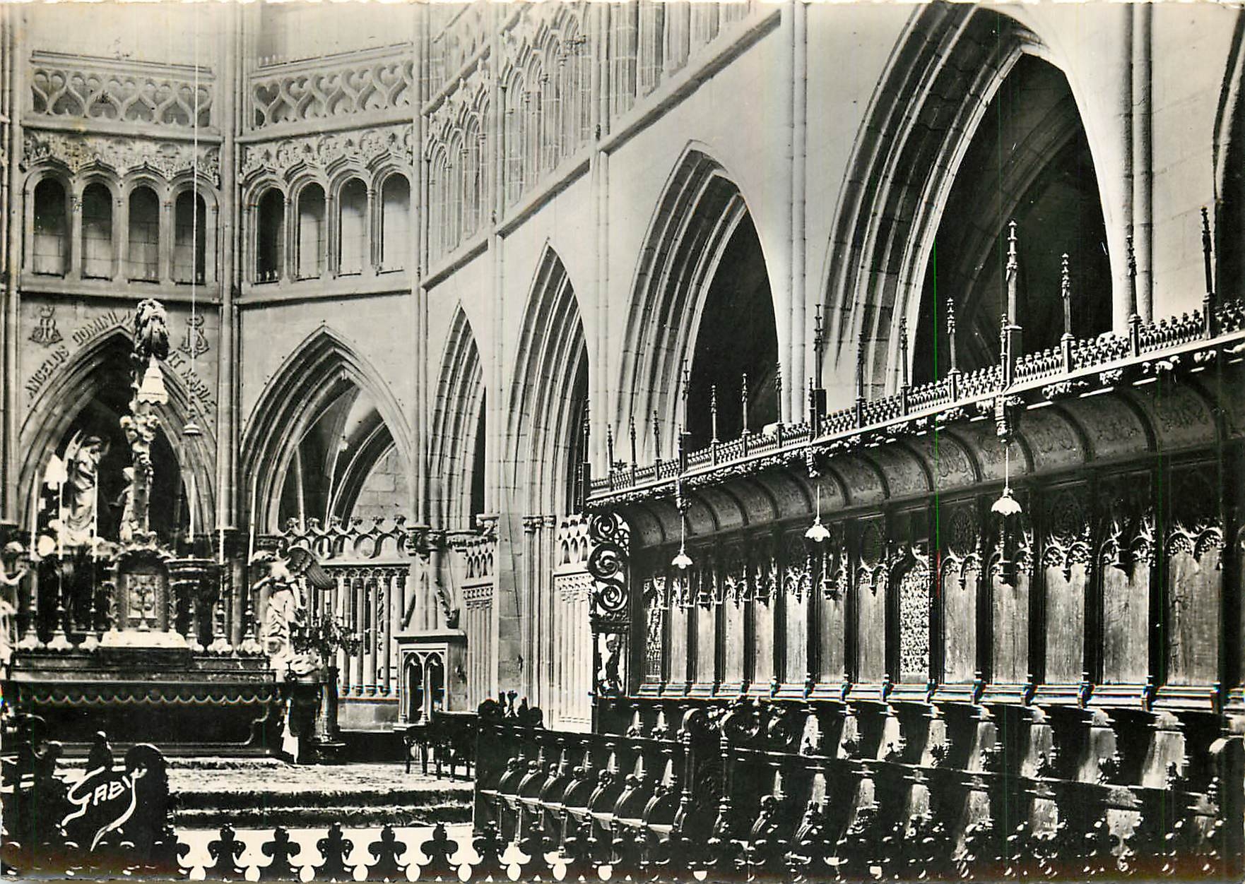 CPA Saint Pol de Leon Finistere La Basilique le Choeur et les Stalles 