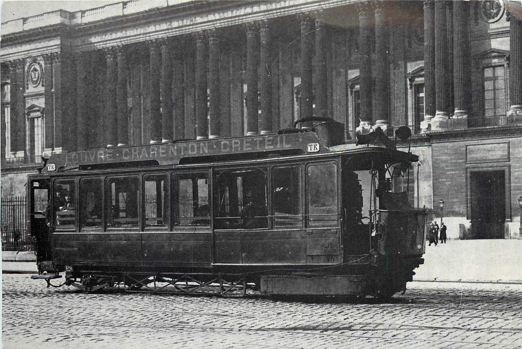 CPM Automotrice a vapeur Rowan vue devant le Louvre
