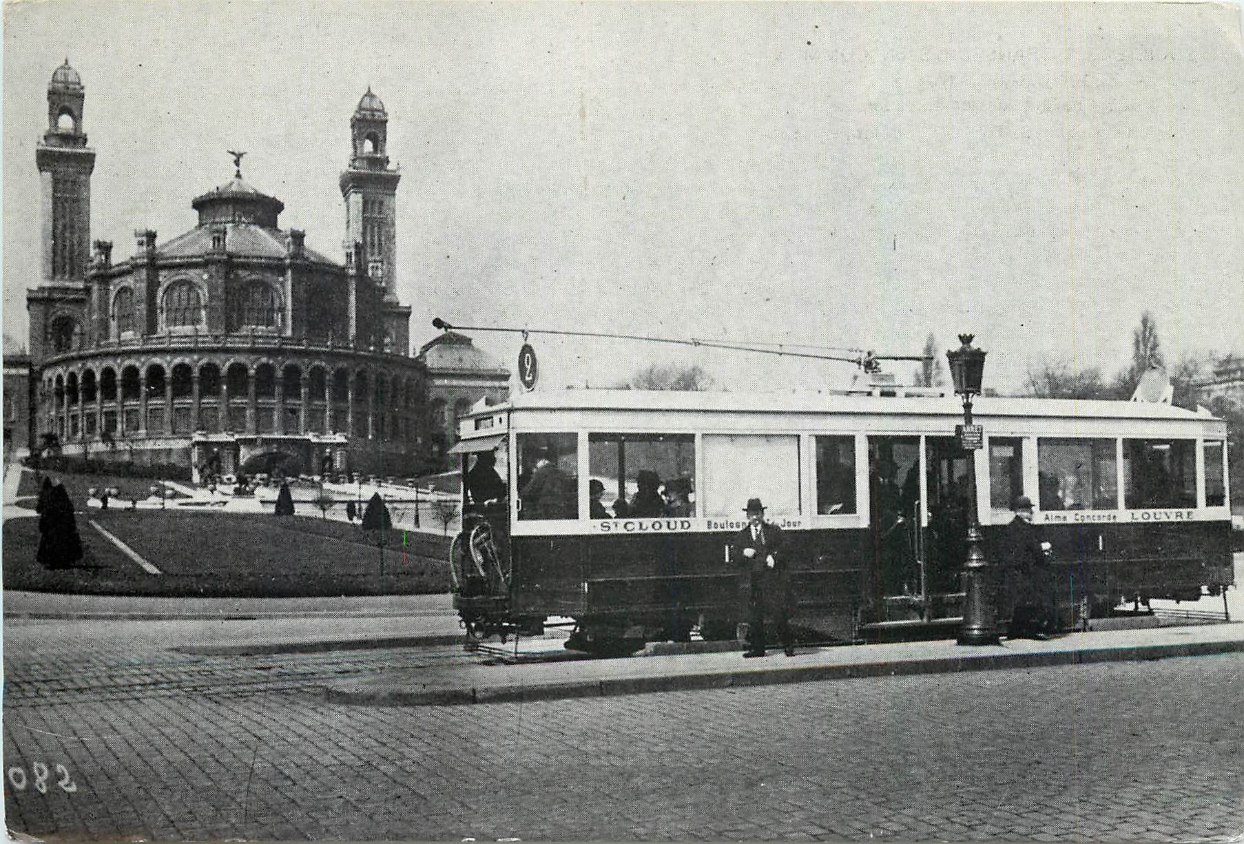 CPM Motrice L devant l'ancien Trocadero 