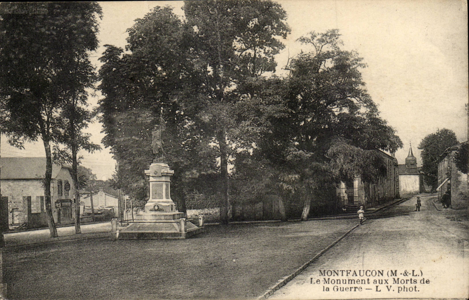 Montfaucon it War memorial of the War-CPA