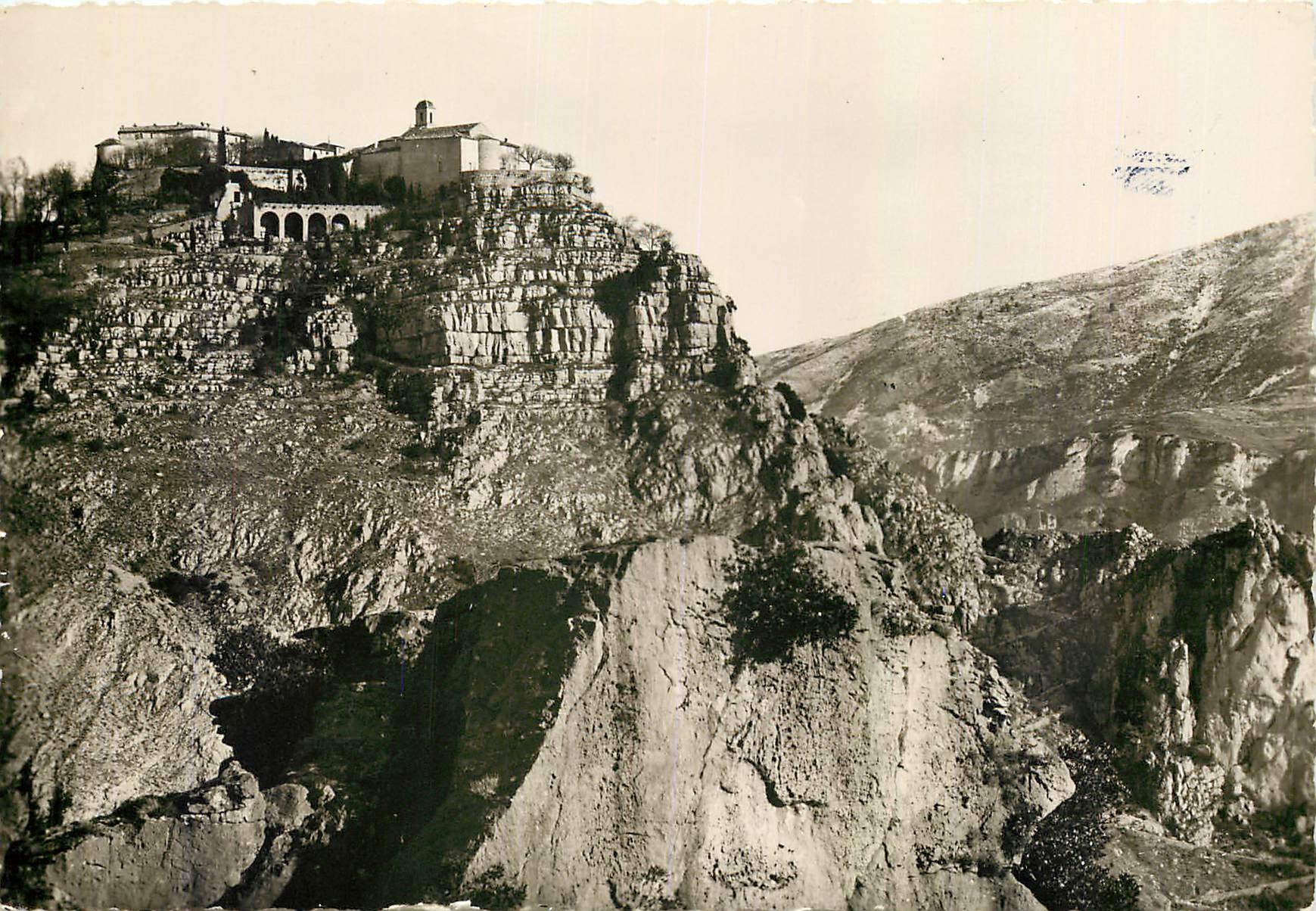 CPM Gourdon AM Le pittoresque village perche au sommet de la montague