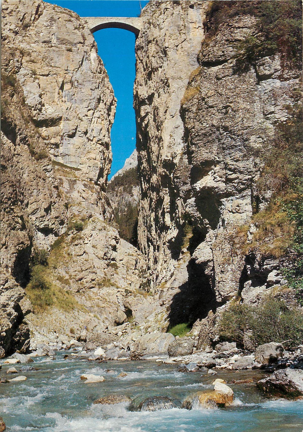 CPM Alpes de Haute Provence Le Pont du Chatelet permettant l'acces au village de Fouillouse