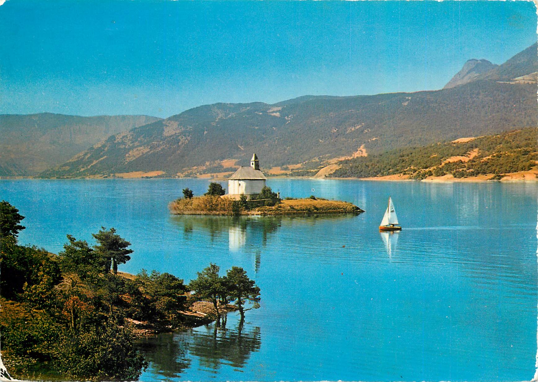 CPM Les Hautes Alpes Lac de Serre Poncon La Chapelle de St Michel de Prunieres 