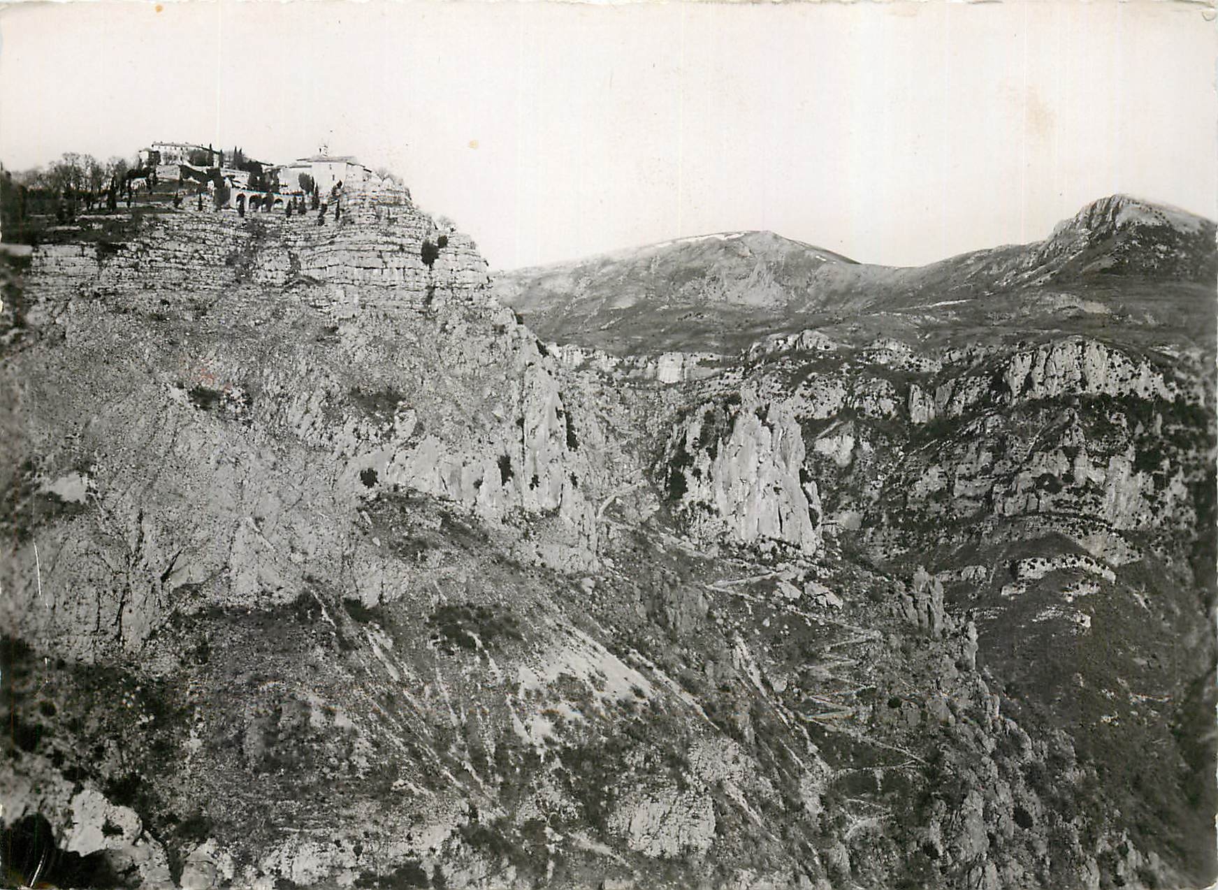 CPM Gourdon sur son Roc et le chemin du Paradis
