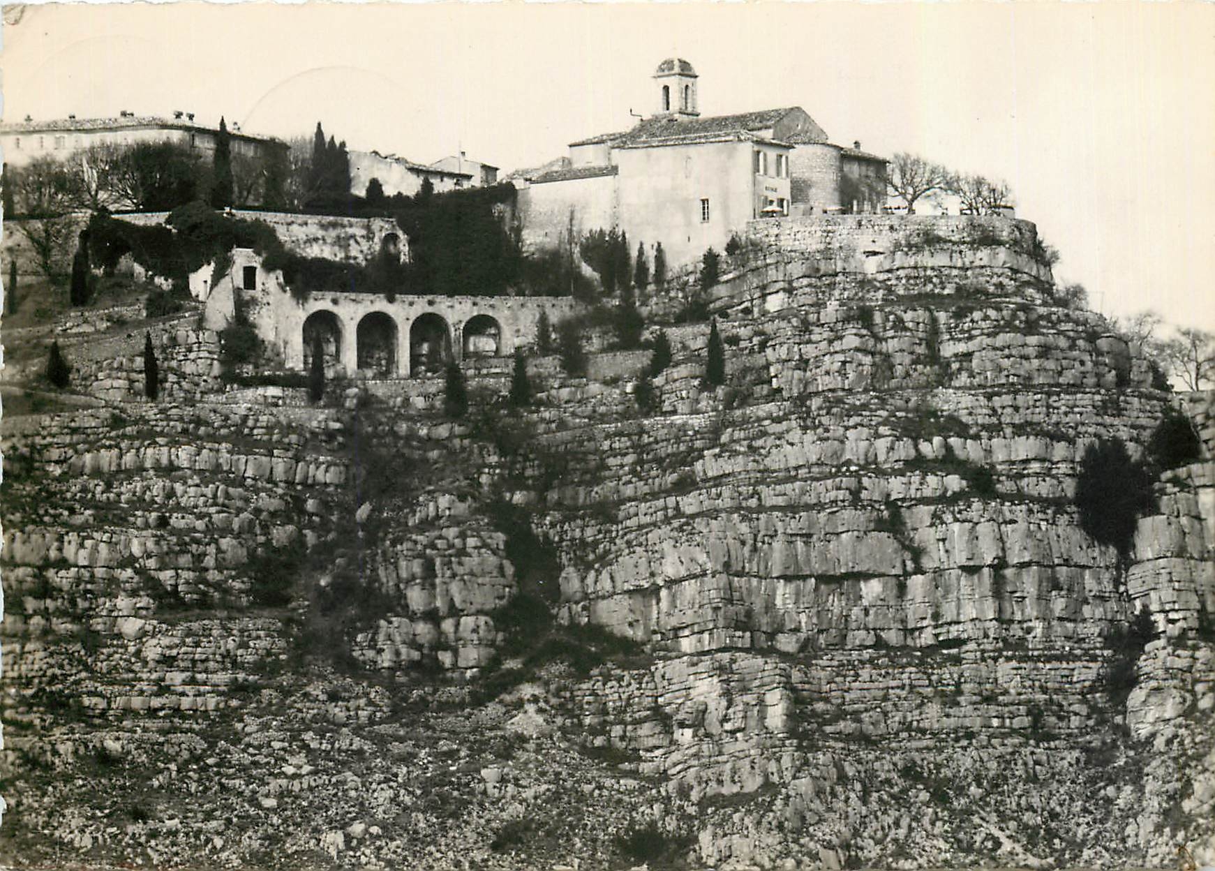 CPM Gourdon AM Le pittoresque Village perche au sommet de la Montagne 