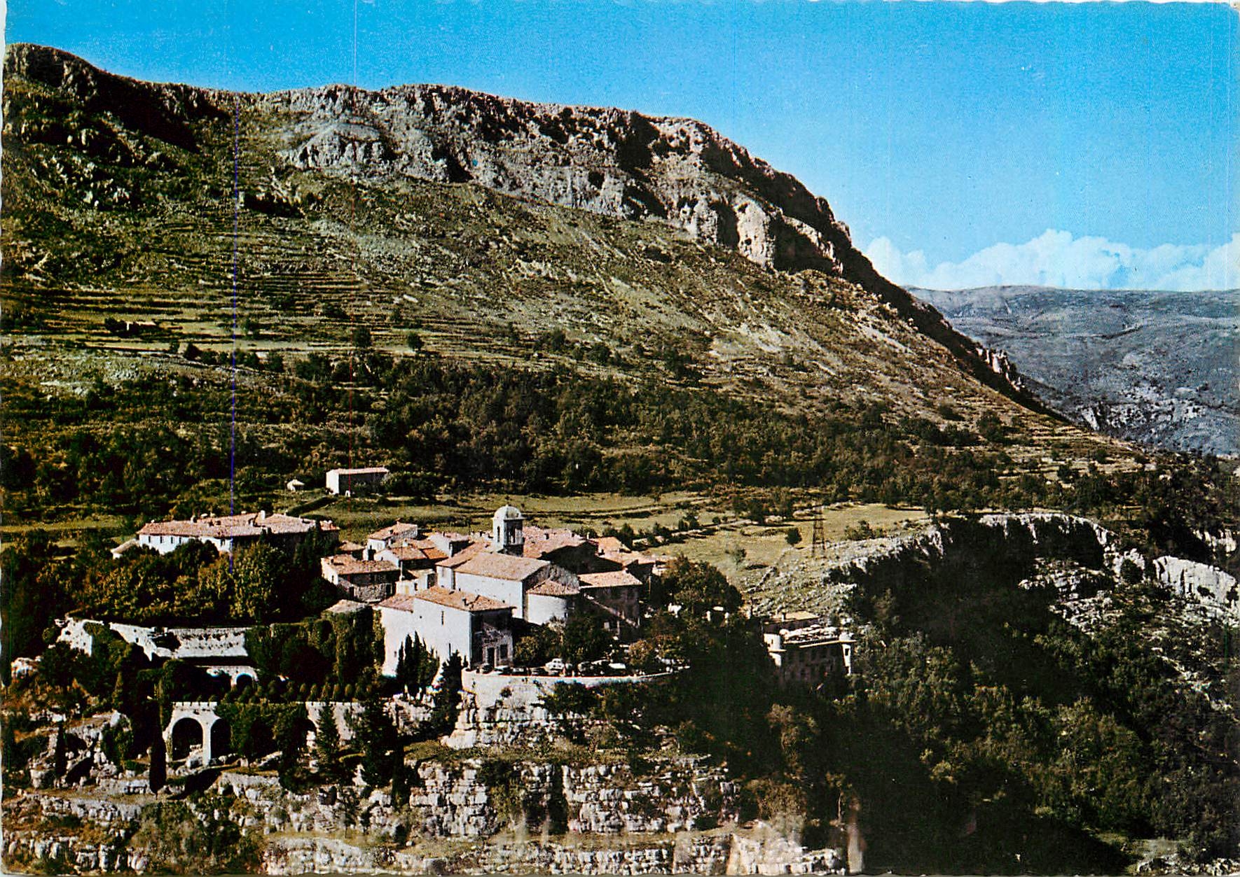 CPM Gourdon A Mar Vue generale aerienne du vieux Village Sarrasin