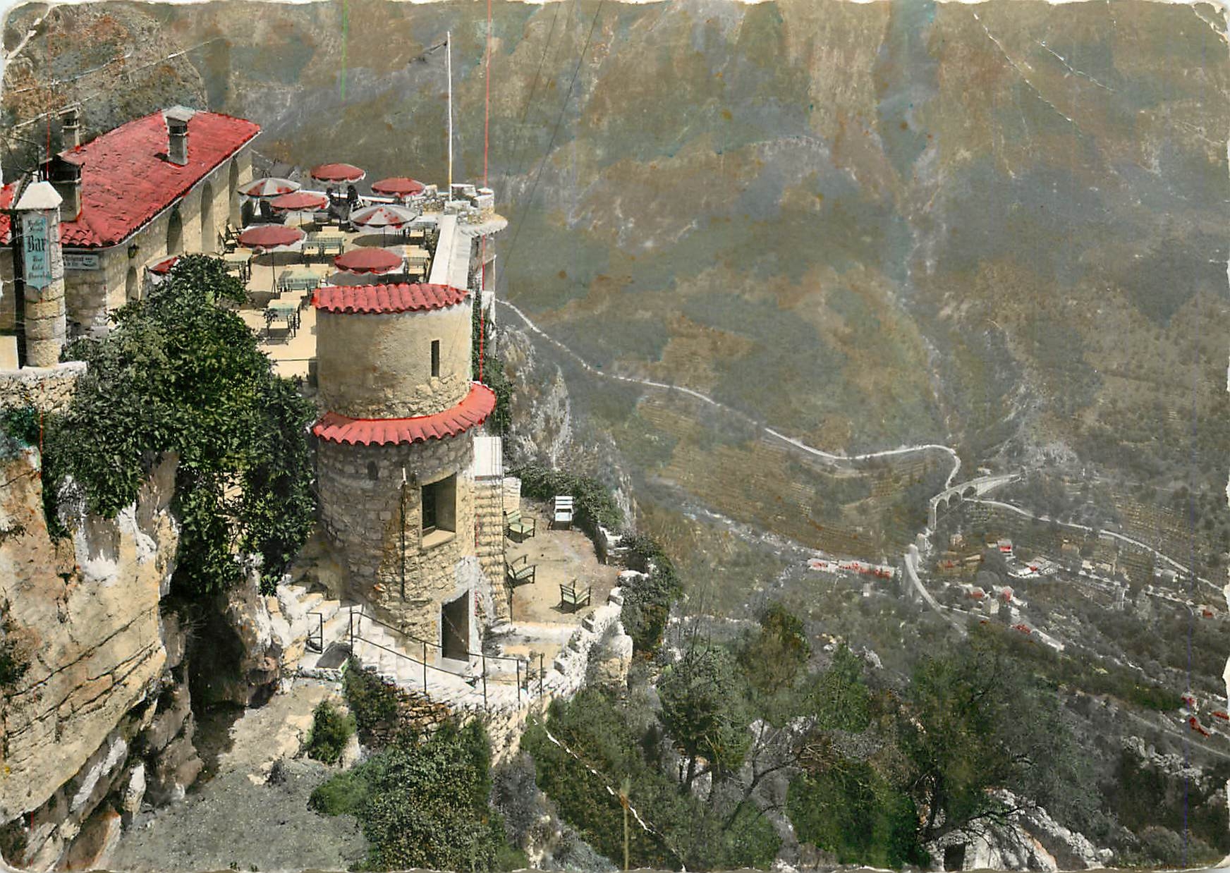 CPM Gourdon AM Le Vieux Chateau Le Nid d'Aigle