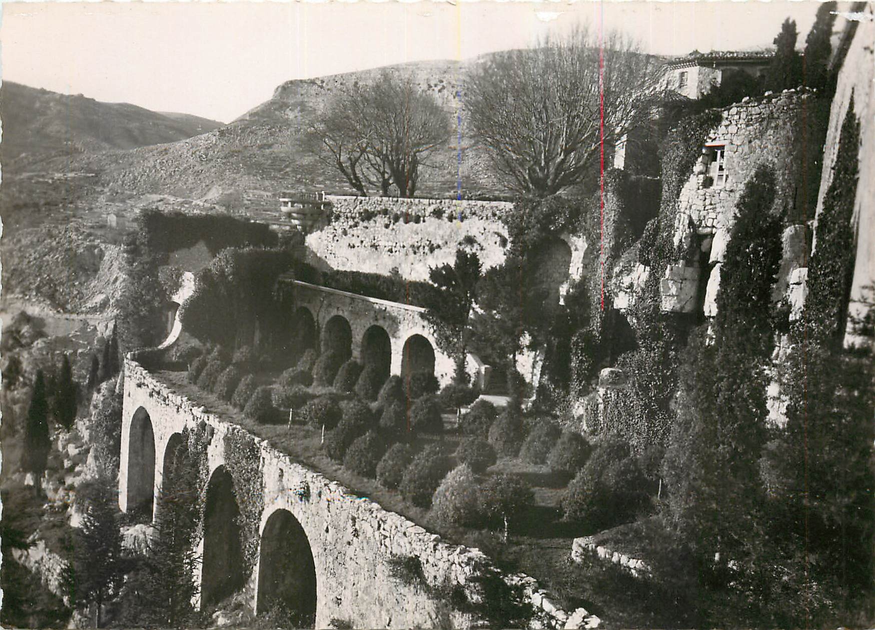 CPM Gourdon Les jardins du Chateau 