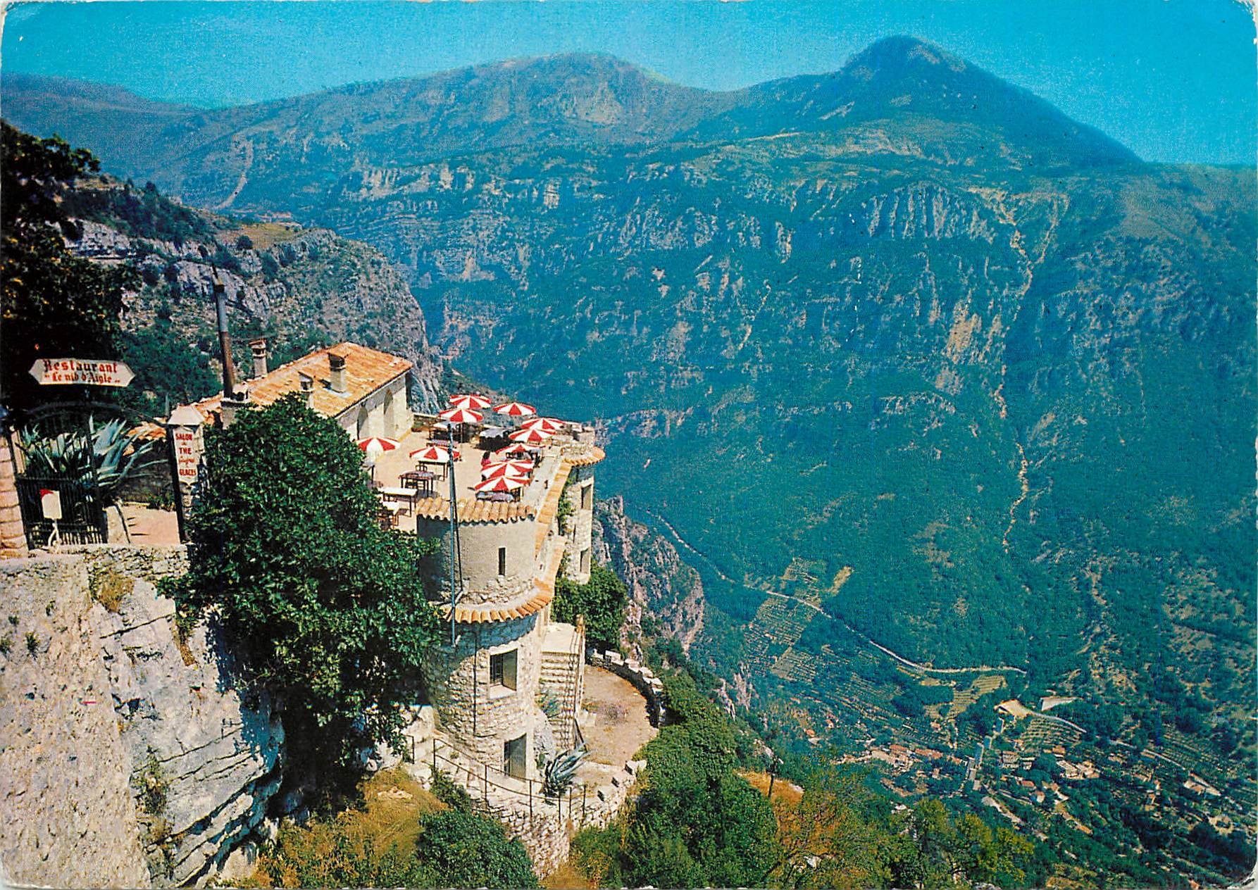 CPM Gourdon Alpes Maritimes Le Vieux Chateau et la Vallee du Loup