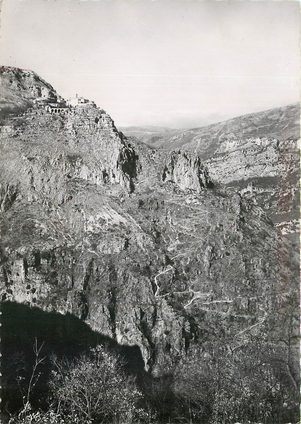 CPM Village de Gourdon AM Le Chemin du Paradis 