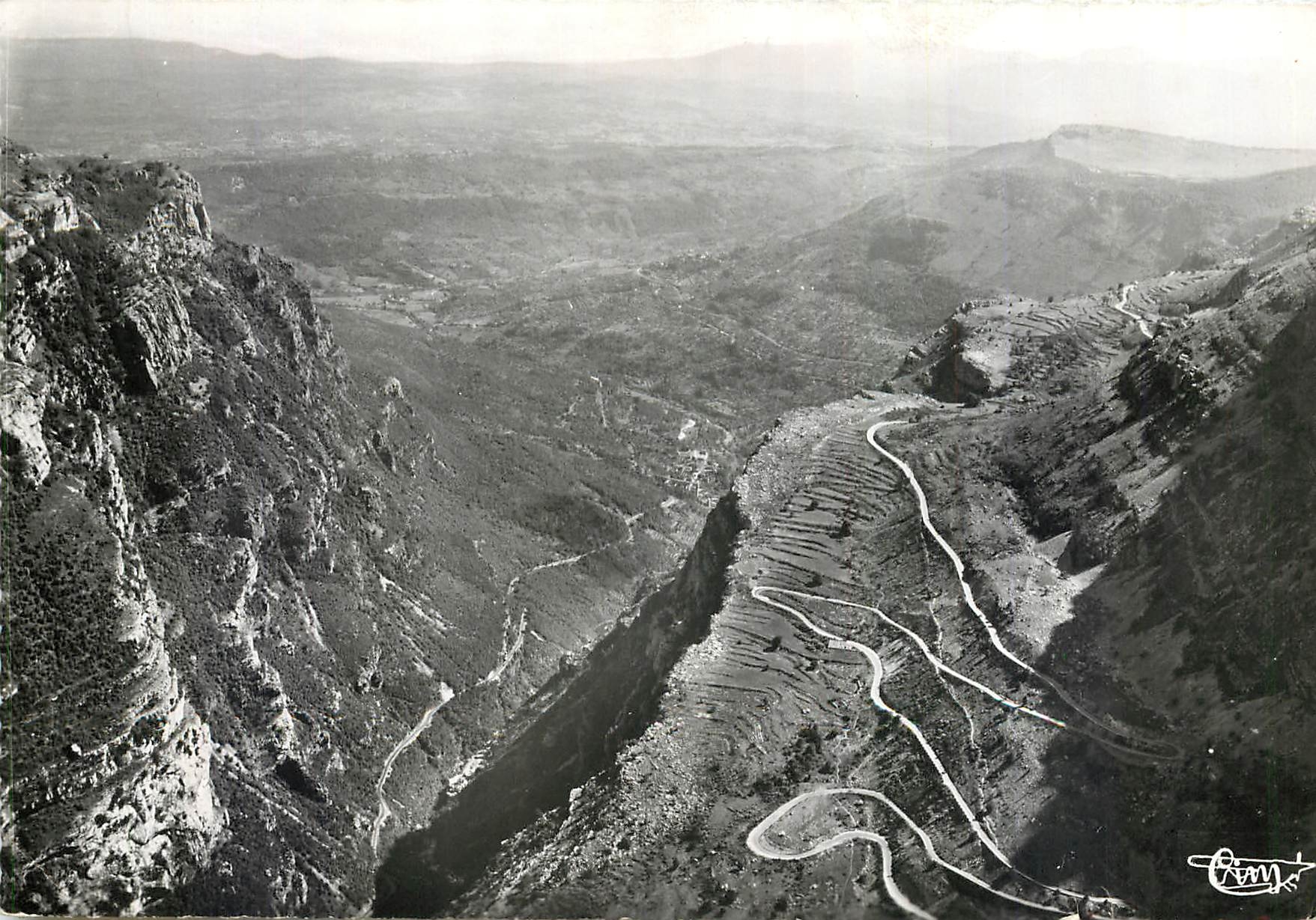 CPM Le Bar sur le Loup AM Les lacets de la route de Gourdon Vue aerienne