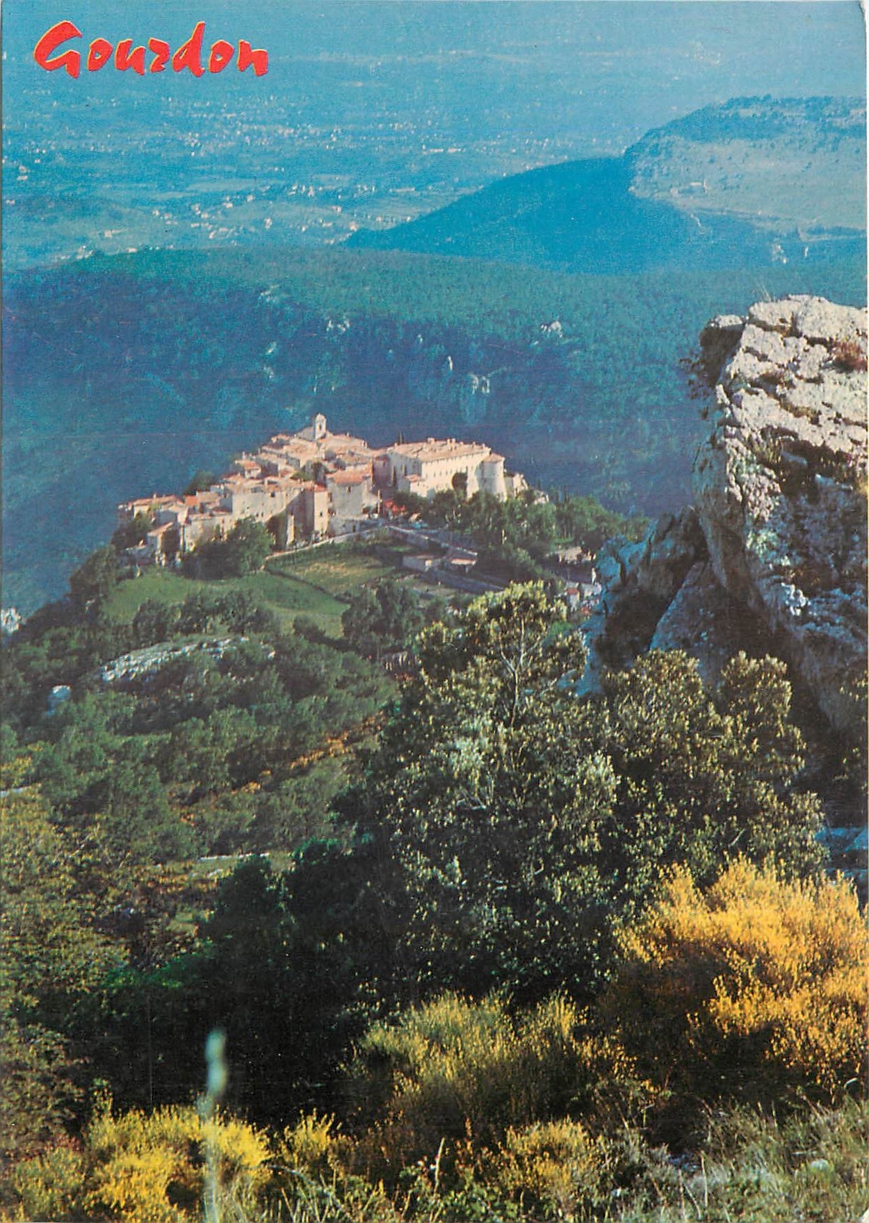 CPM Gourdon Alpes Maritimes Vieux village feodal bati en nid d'aigle dominant les Gorges du Loup 