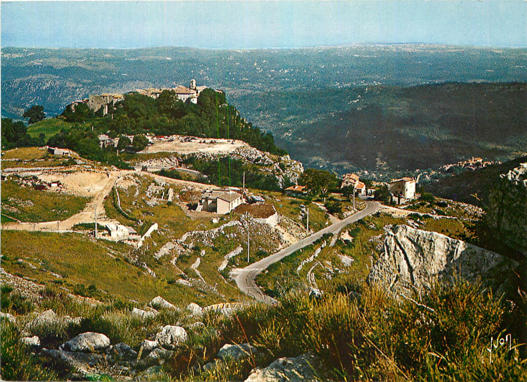 CPM Gourdon La Sarrazine Alpes Maritimes Vue generale et la Mediterranee