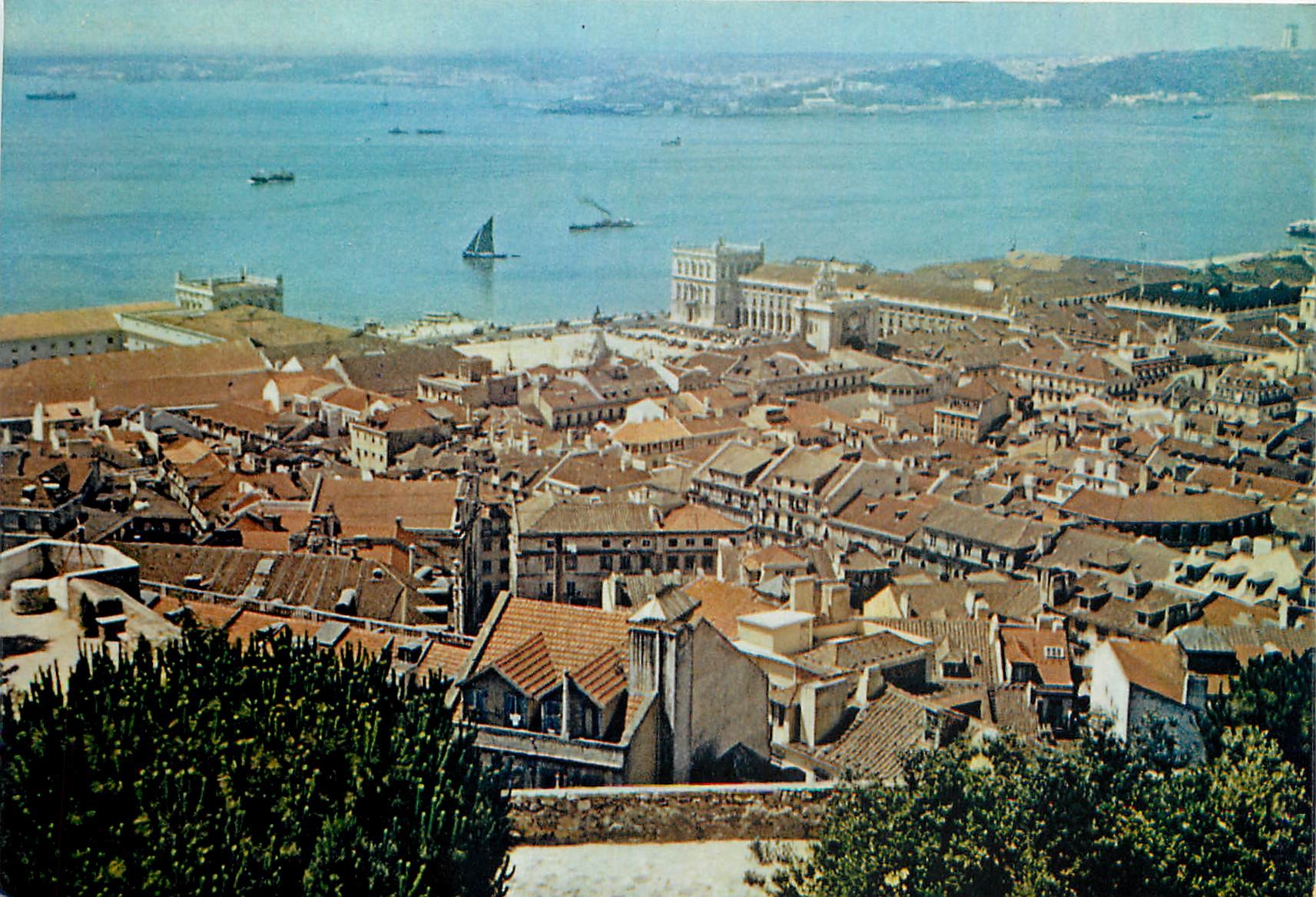 CPM Portugal Vista parcial de Lisboa e do rio Tejo
