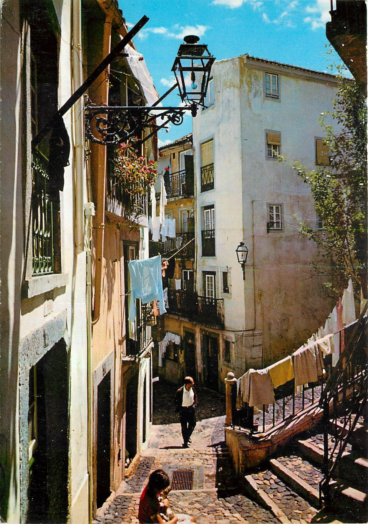 CPM Lisboa Portugal Rua Tipica de Alfama