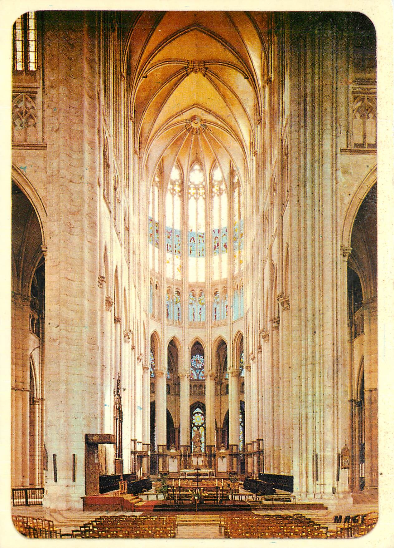 CPM Beauvais Oise La Cathedrale Choeur Gothique le plus haut du monde