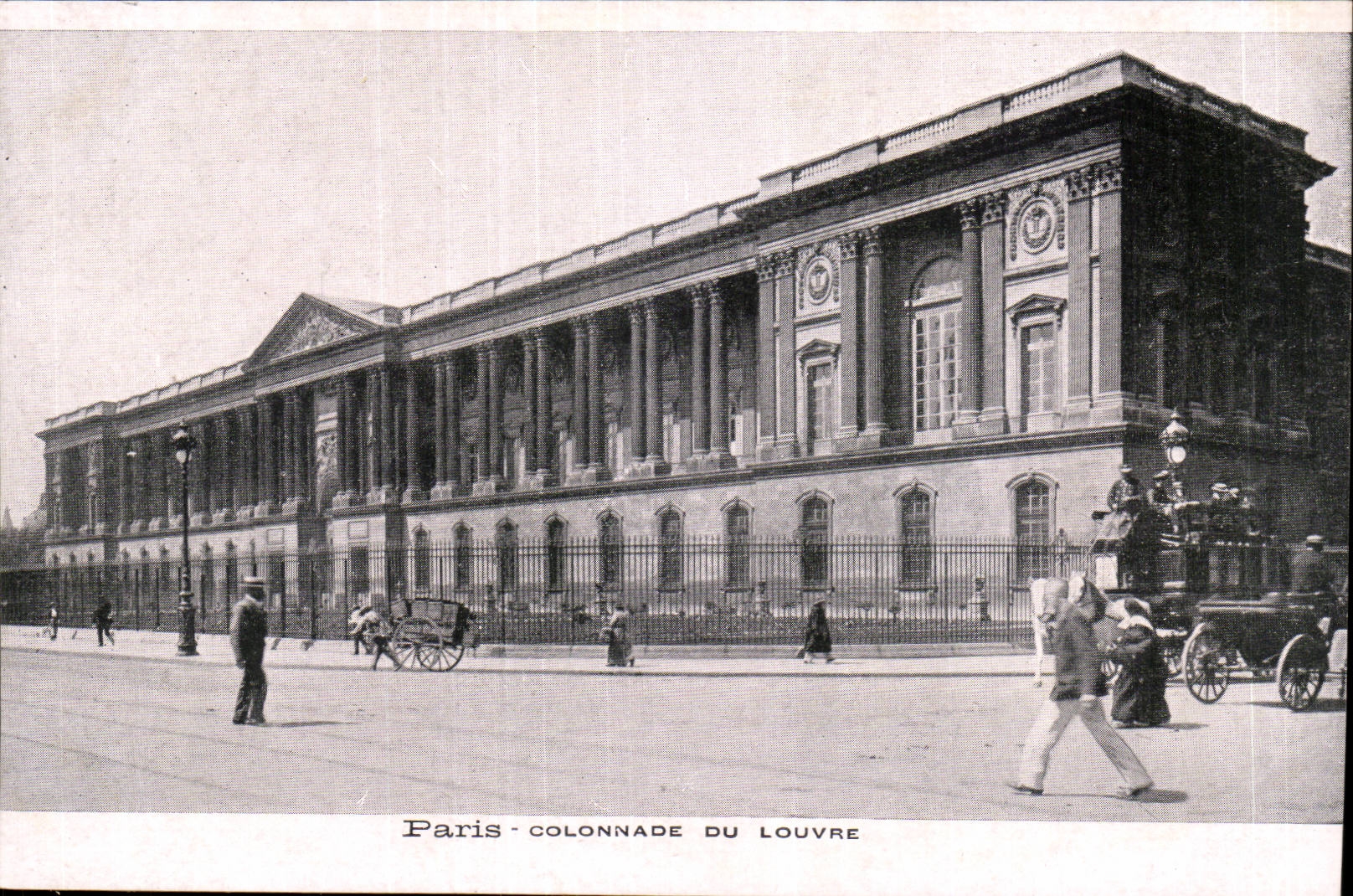 Paris- Colonnade Du Louvre - CPA