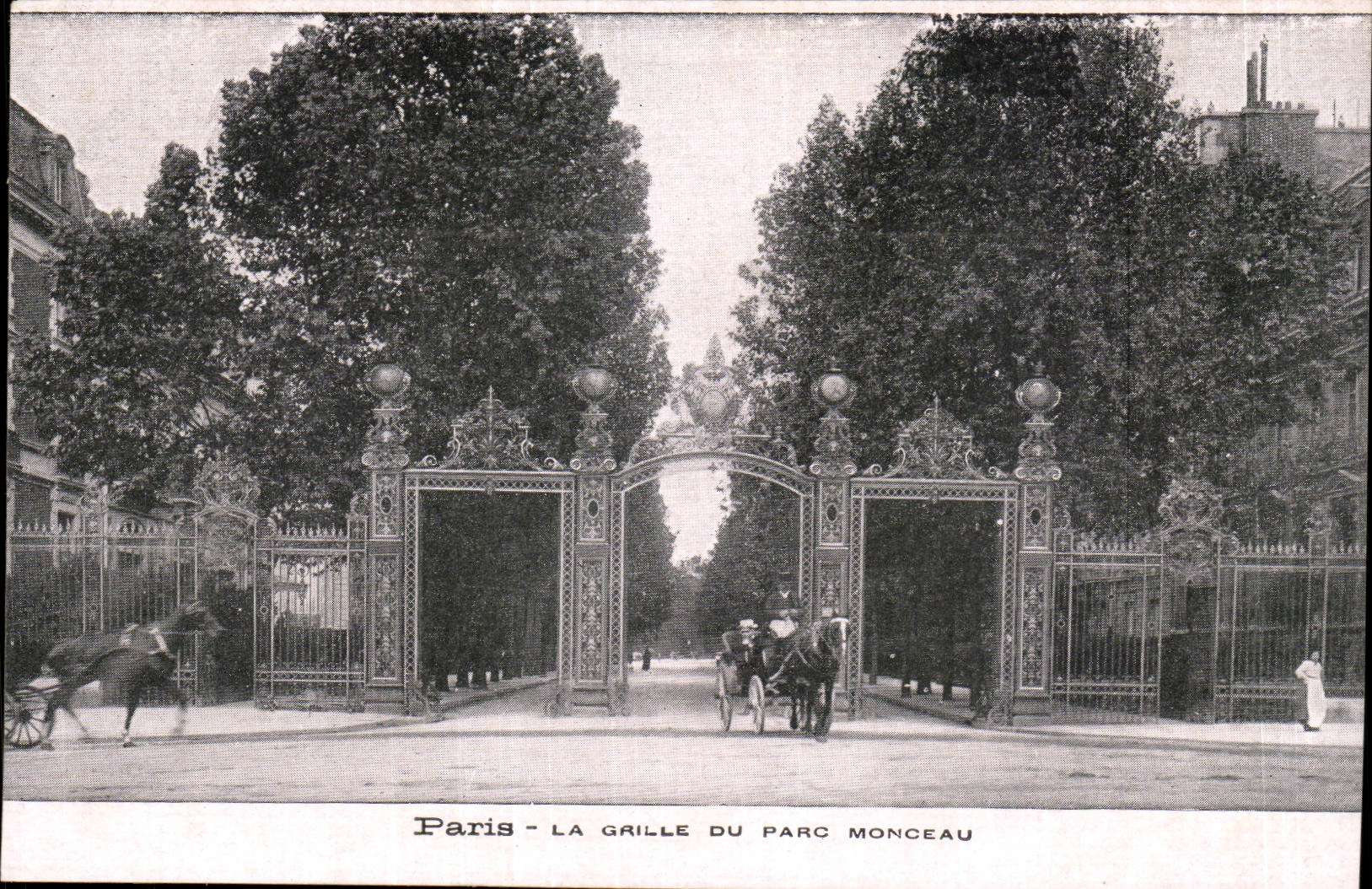 Paris Park Heap - CPA