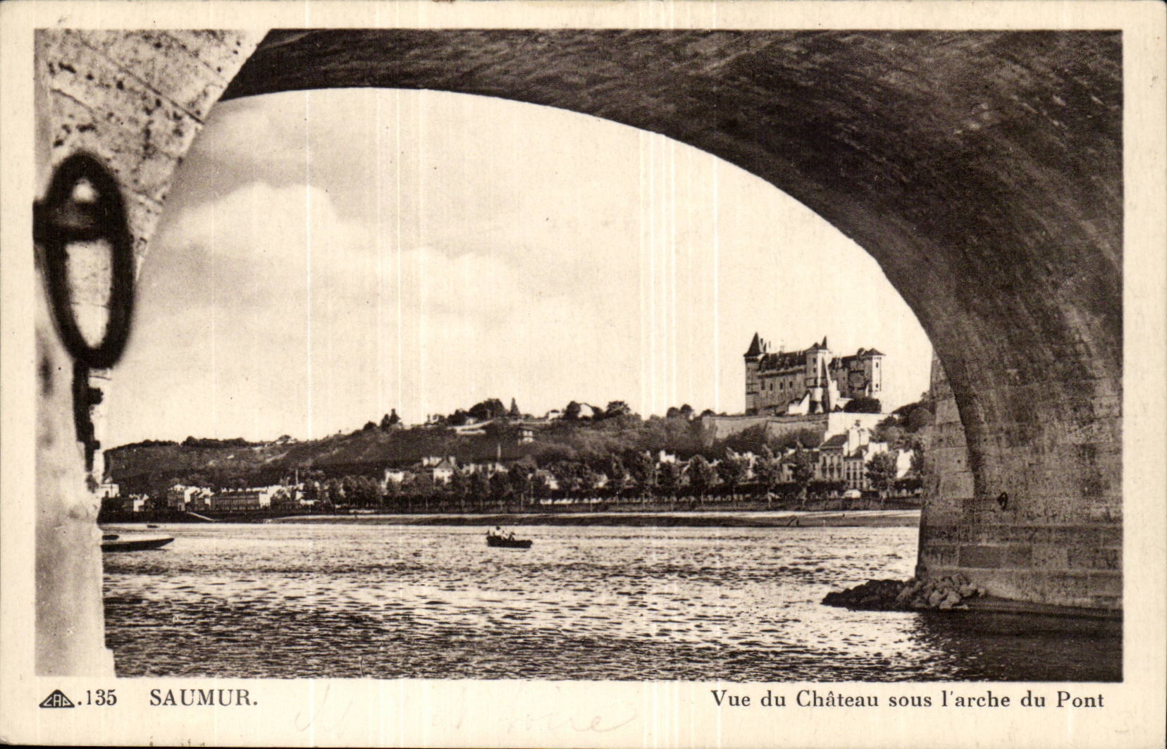 Saumur CPA gesehen vom Schloss unter den Bogen der Brucke