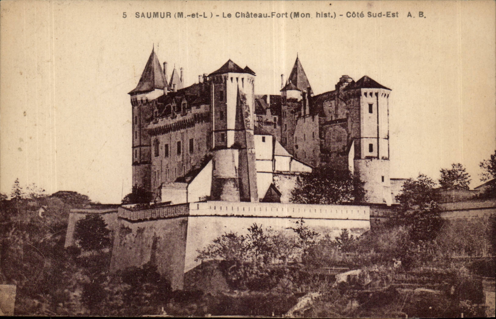 Saumur CPA the strong castle