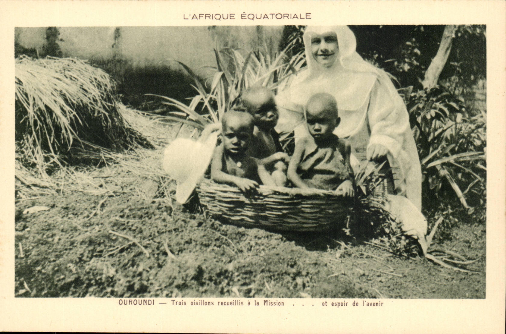 Africa-Africa Ouroundi- Three let us oisillons rucueillis in Missio And hope of future CPA