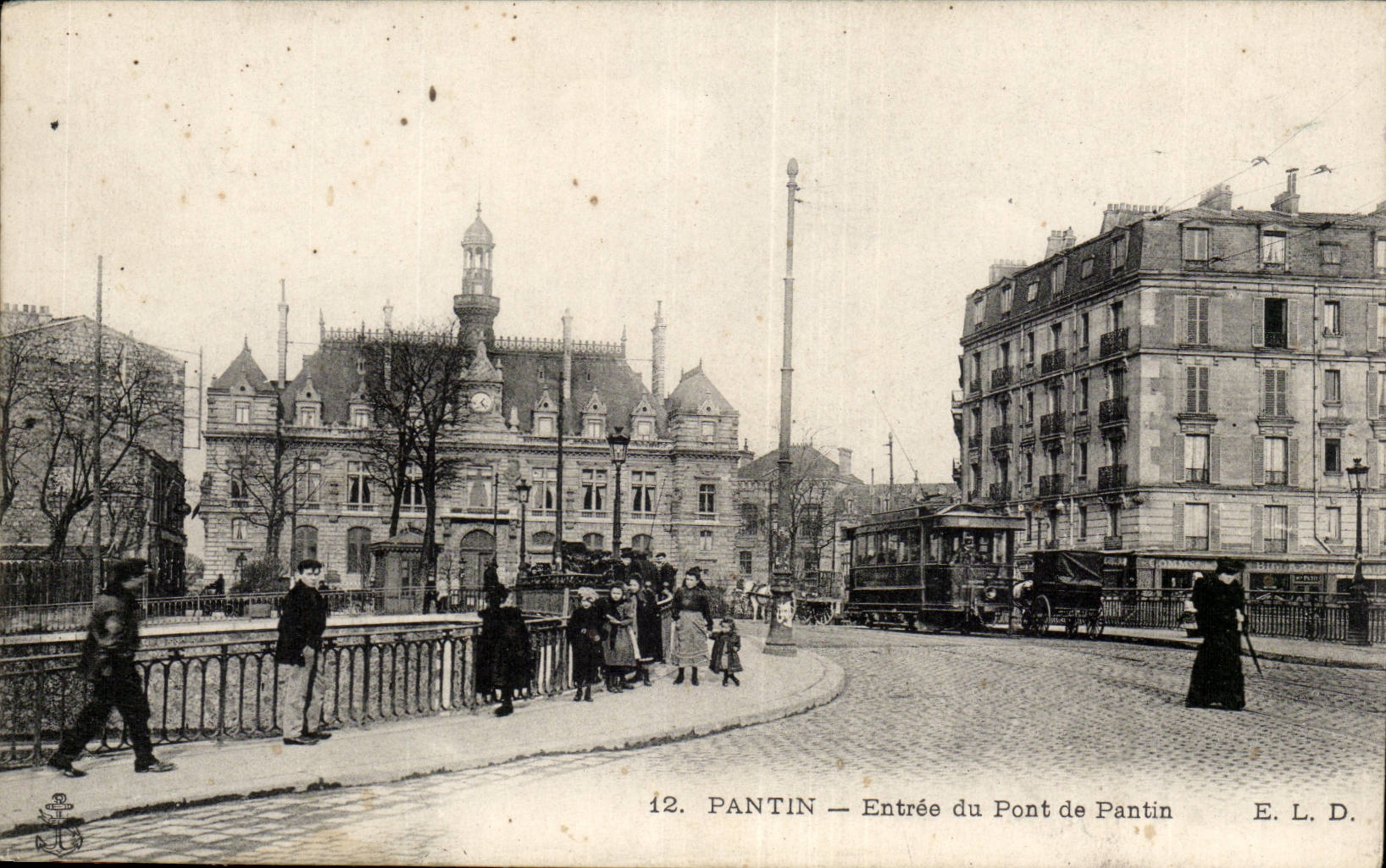 Shoe - Entrance of the Bridge of Puppet - CPA