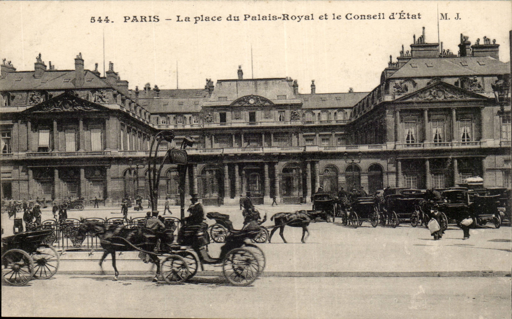Paris- La Place du Palais-Royal et le Conseil d'Etat-CPA