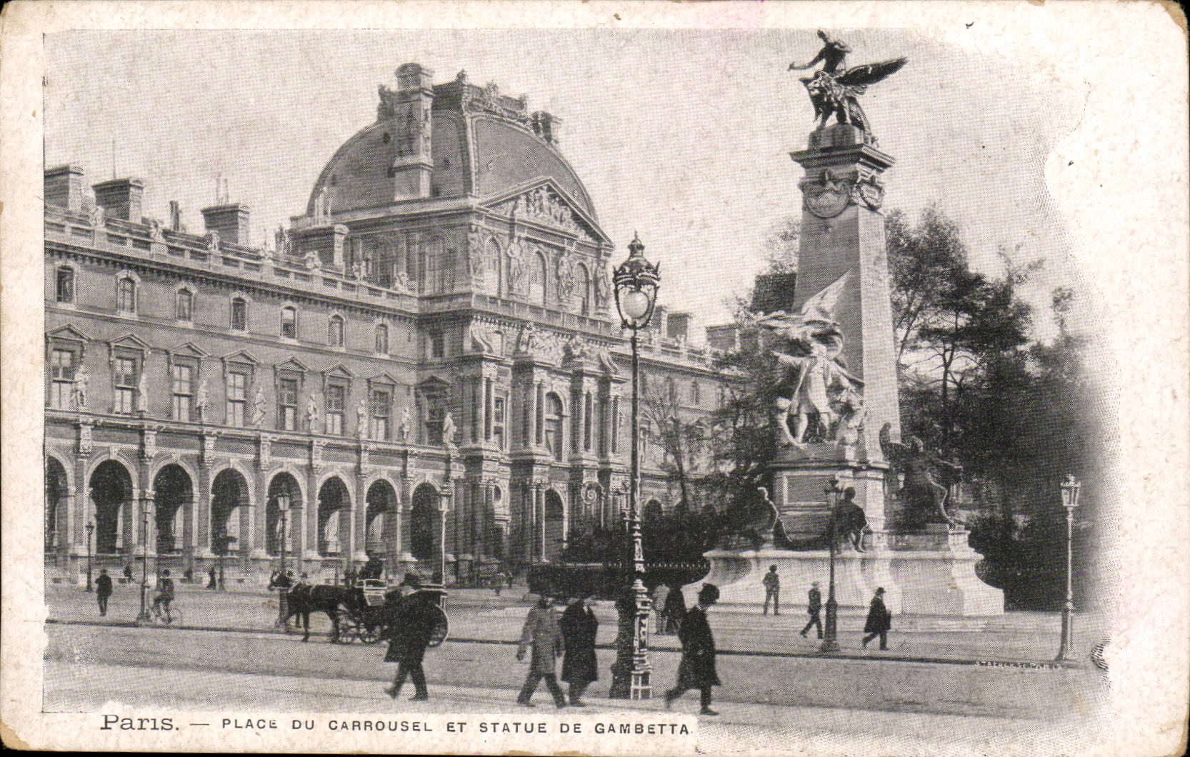 Paris CPA Place du Carrousel et statue de Gambetta