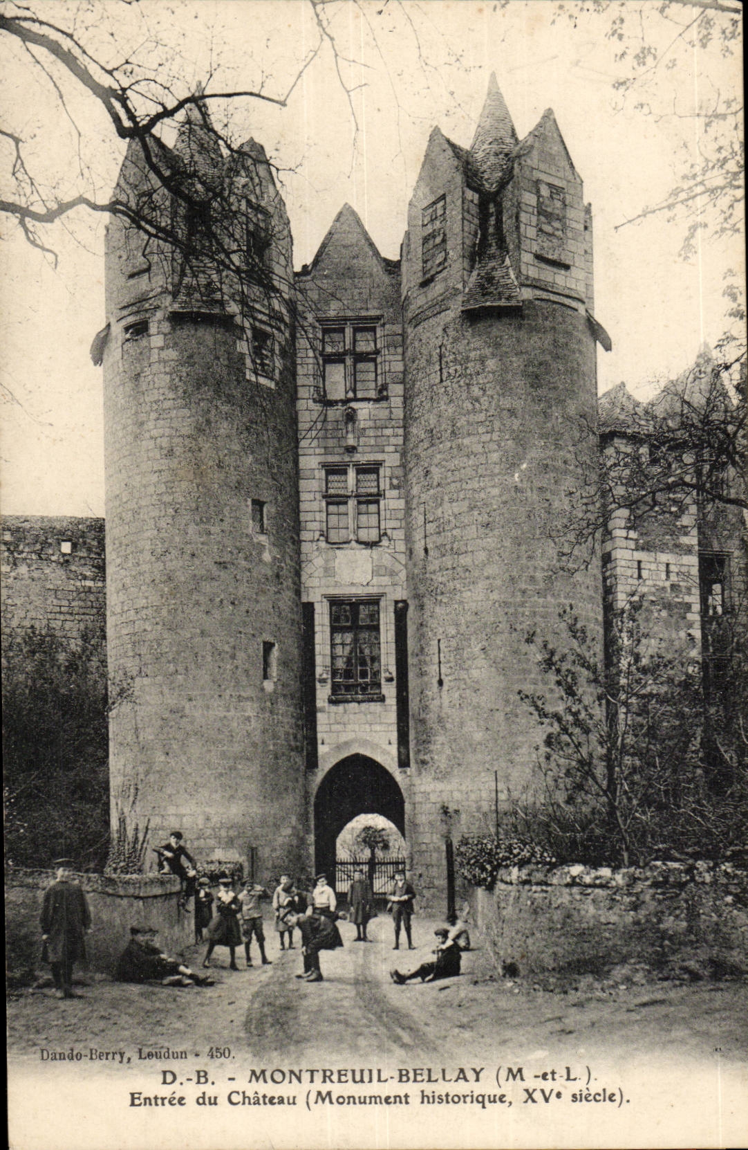 CPA Montreuil Bellay Entree du chateau