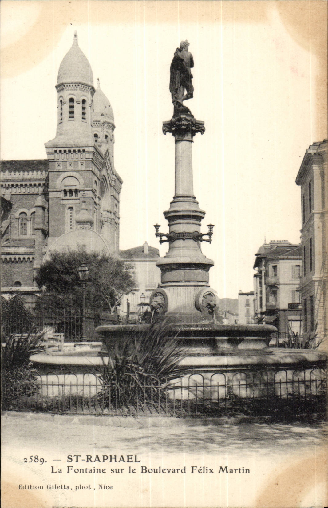 Saint Raphael CPA the fountain seen on the boulevard Felix Martin
