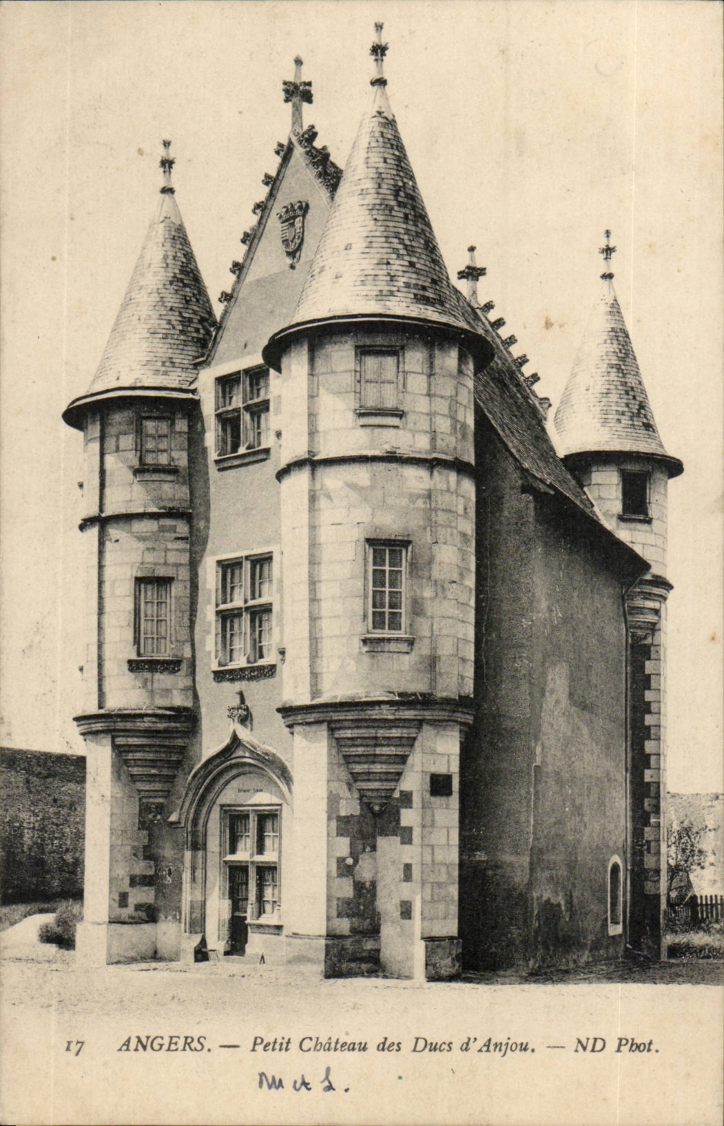 Angers CPA Small castle of the dukes of Anjou