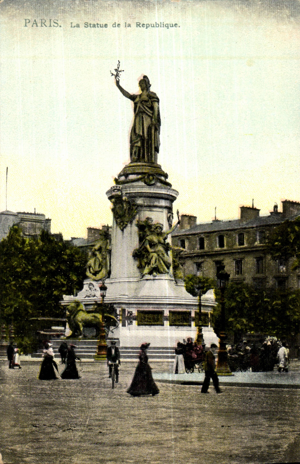 paris CPA La statue de la Republique
