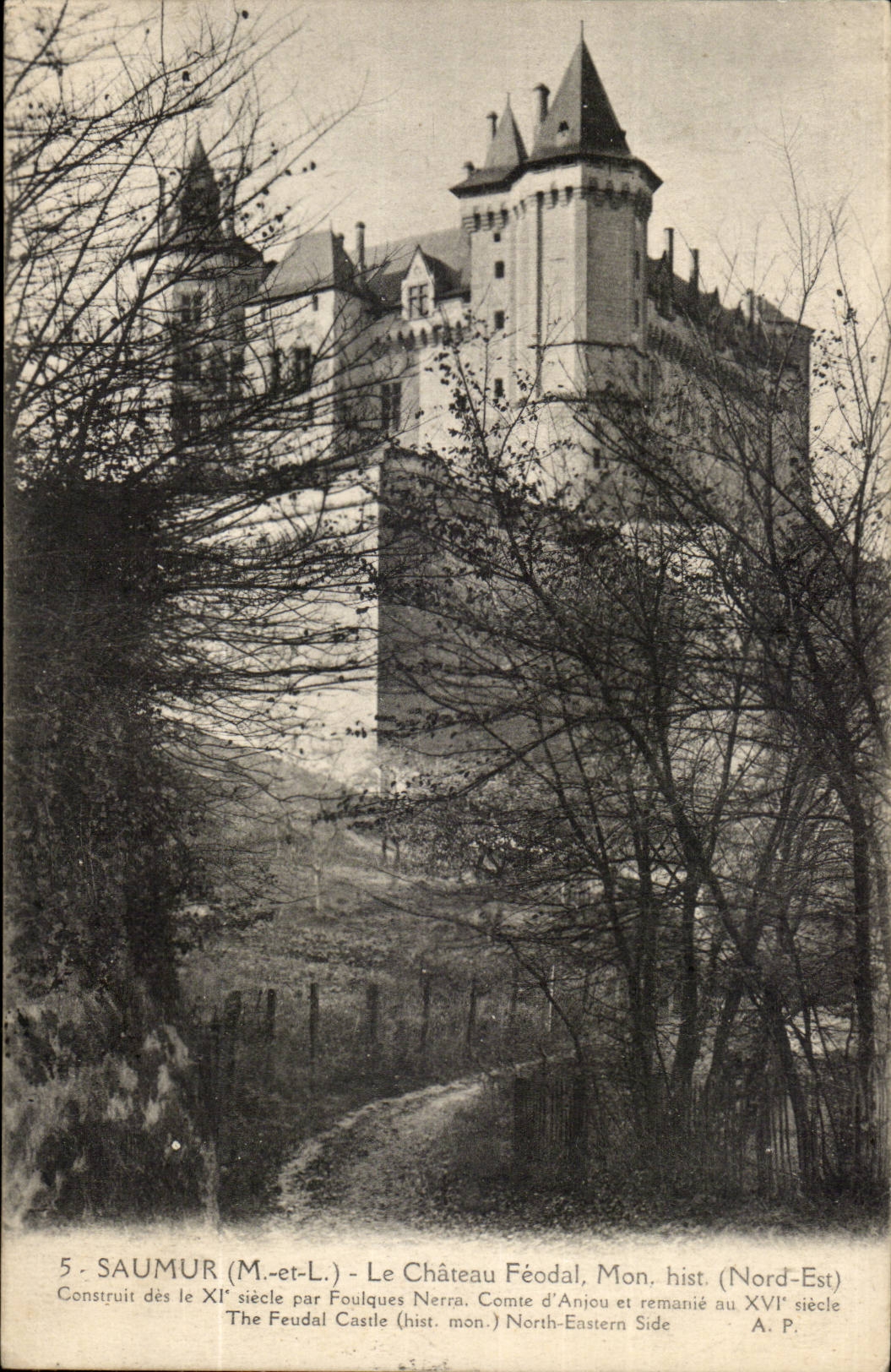 Saumur CPA the chaetau feudal Anjou