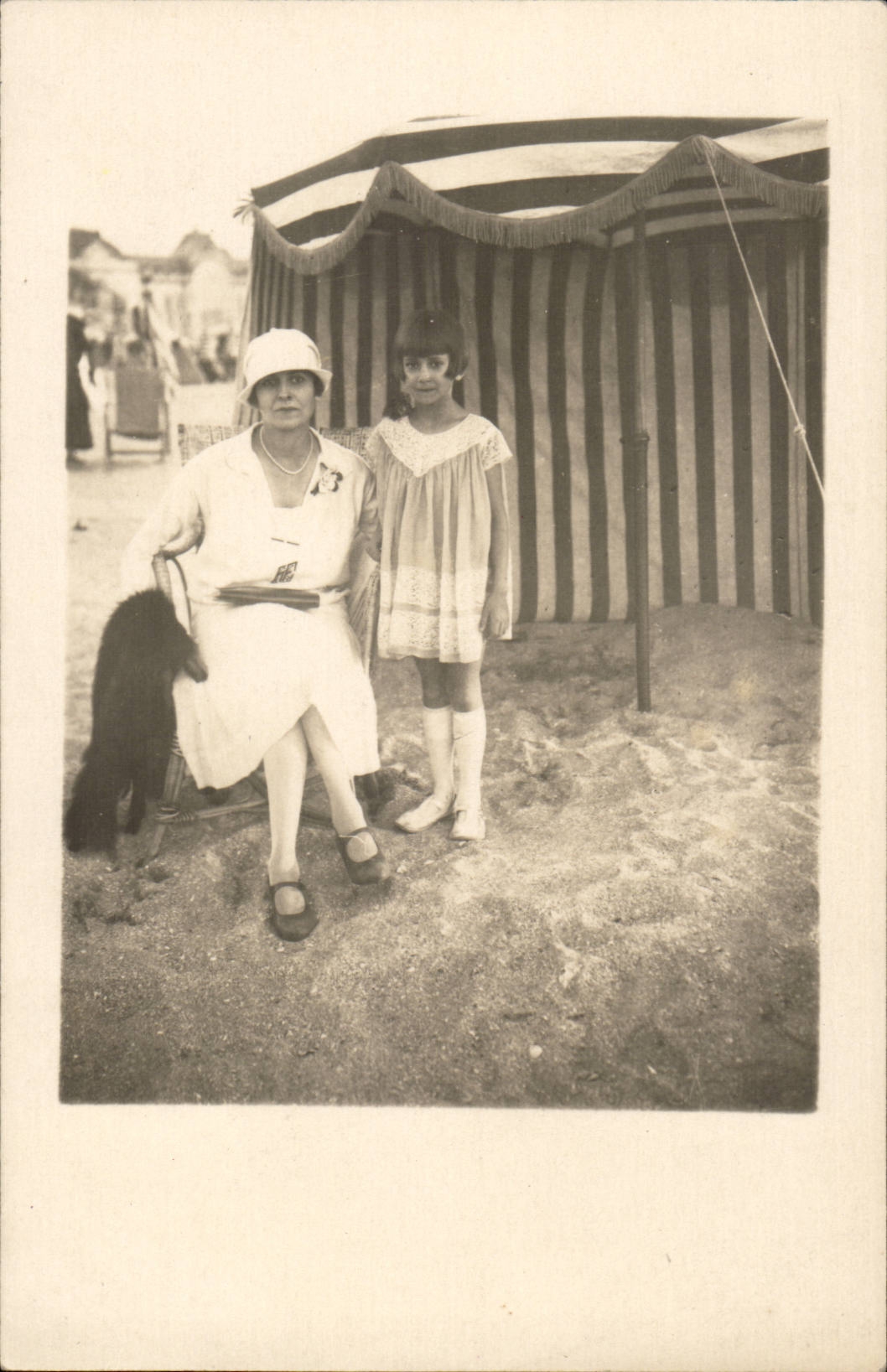 Real photo CPA Beach Mad years Child Woman