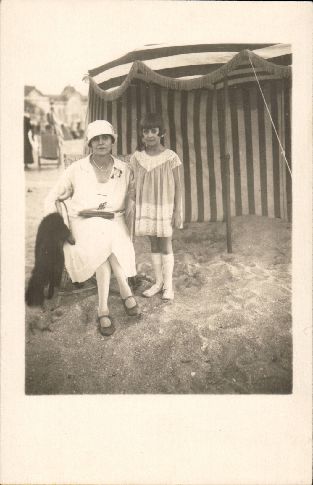 Real photo CPA Child wife baby beach mad years