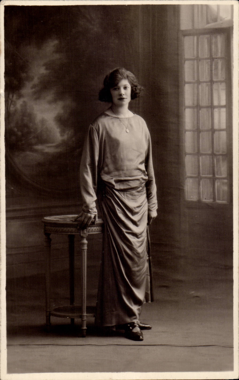 Real photo CPA Woman Folklore Mad years