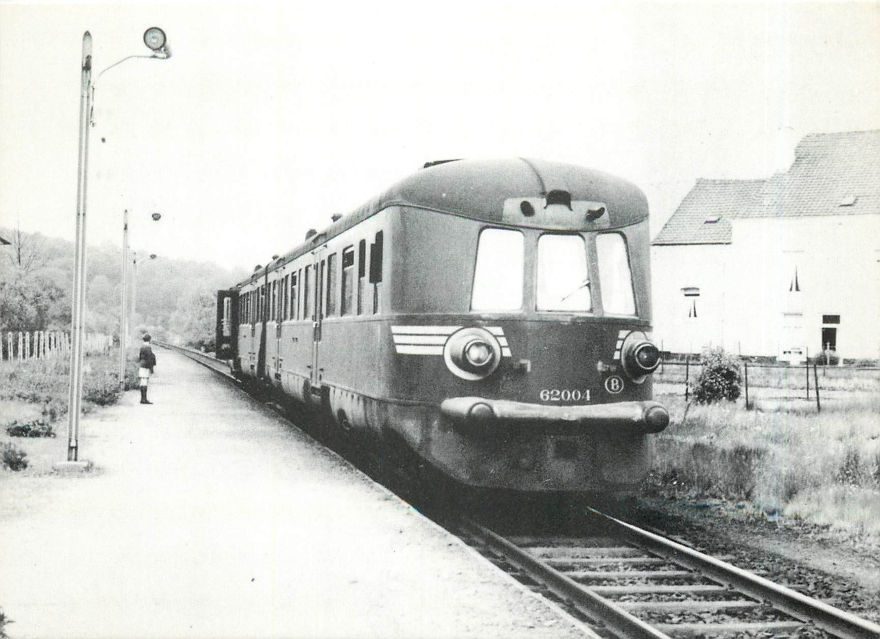 CPM Vapeurs Belges Autorail double 620 04 Charleroi Mariembourg Halte de Gerlimport 