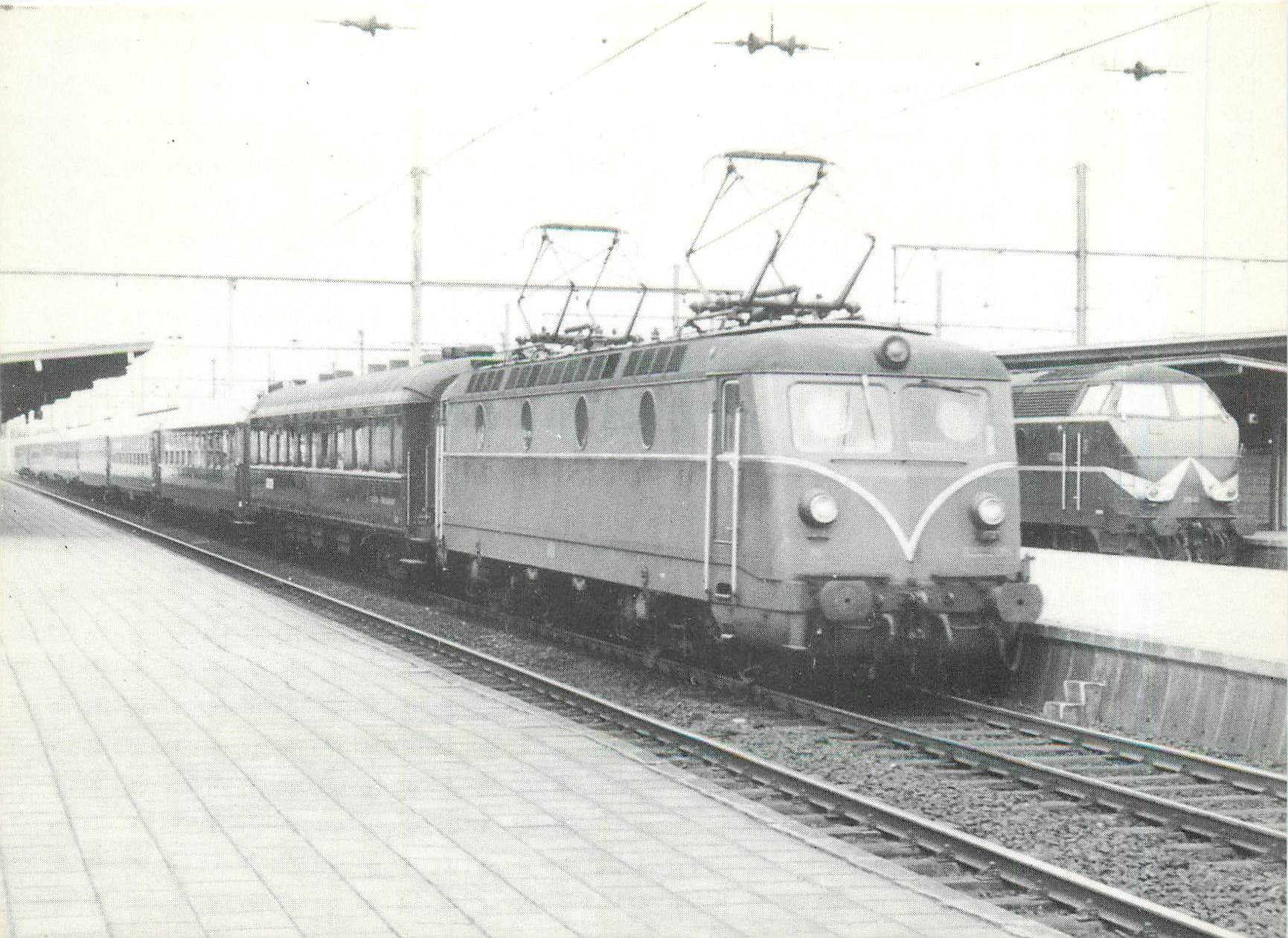 CPM Vapeurs Belges Amsterdam Paris a Malines 122 08