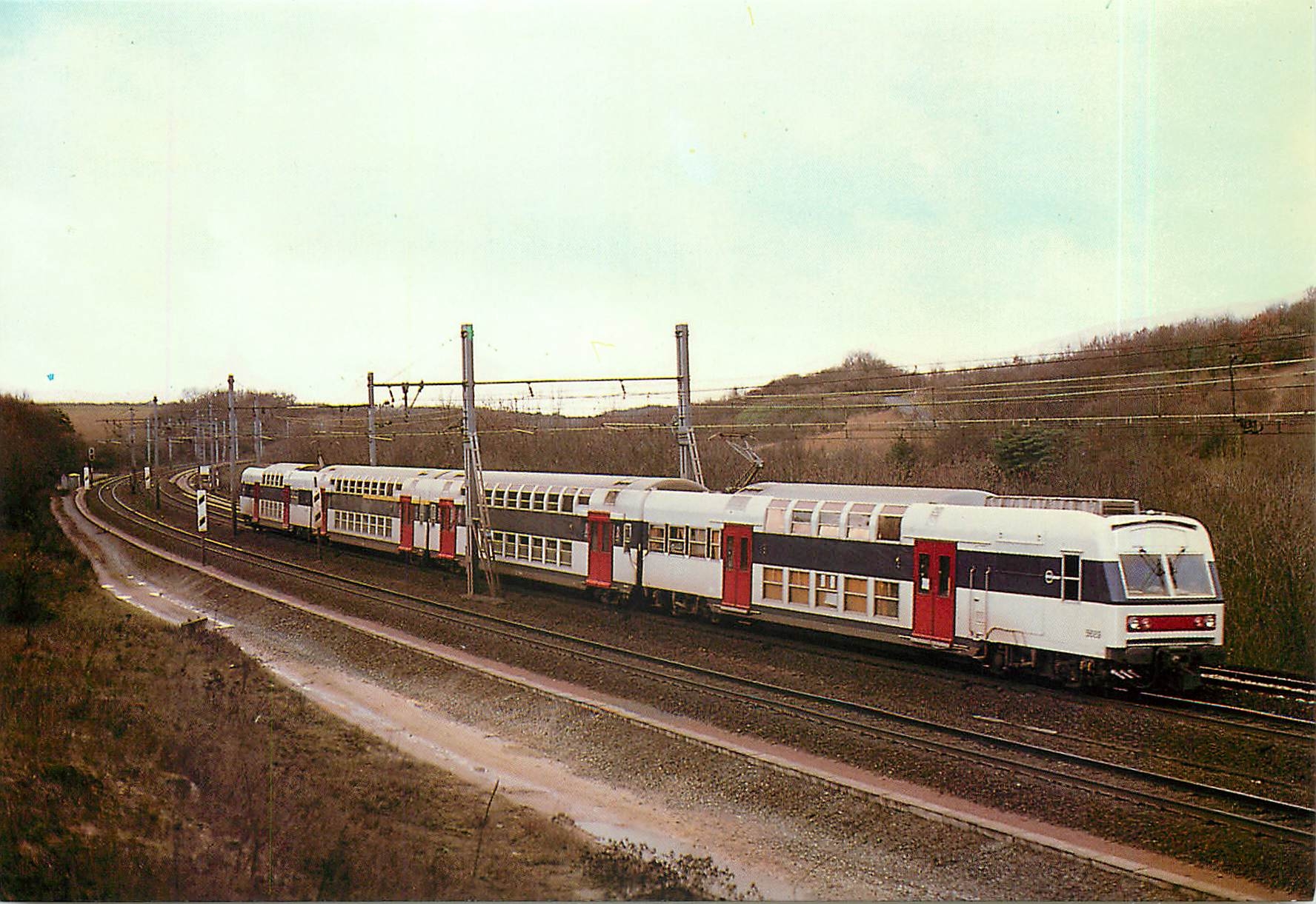 CPM Rame electrique a deux niveaux en essais a Etampes 